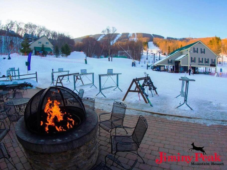 Gorgeous New Zen Suite Sleeps 4-Ski On Off Jiminy Hancock Esterno foto